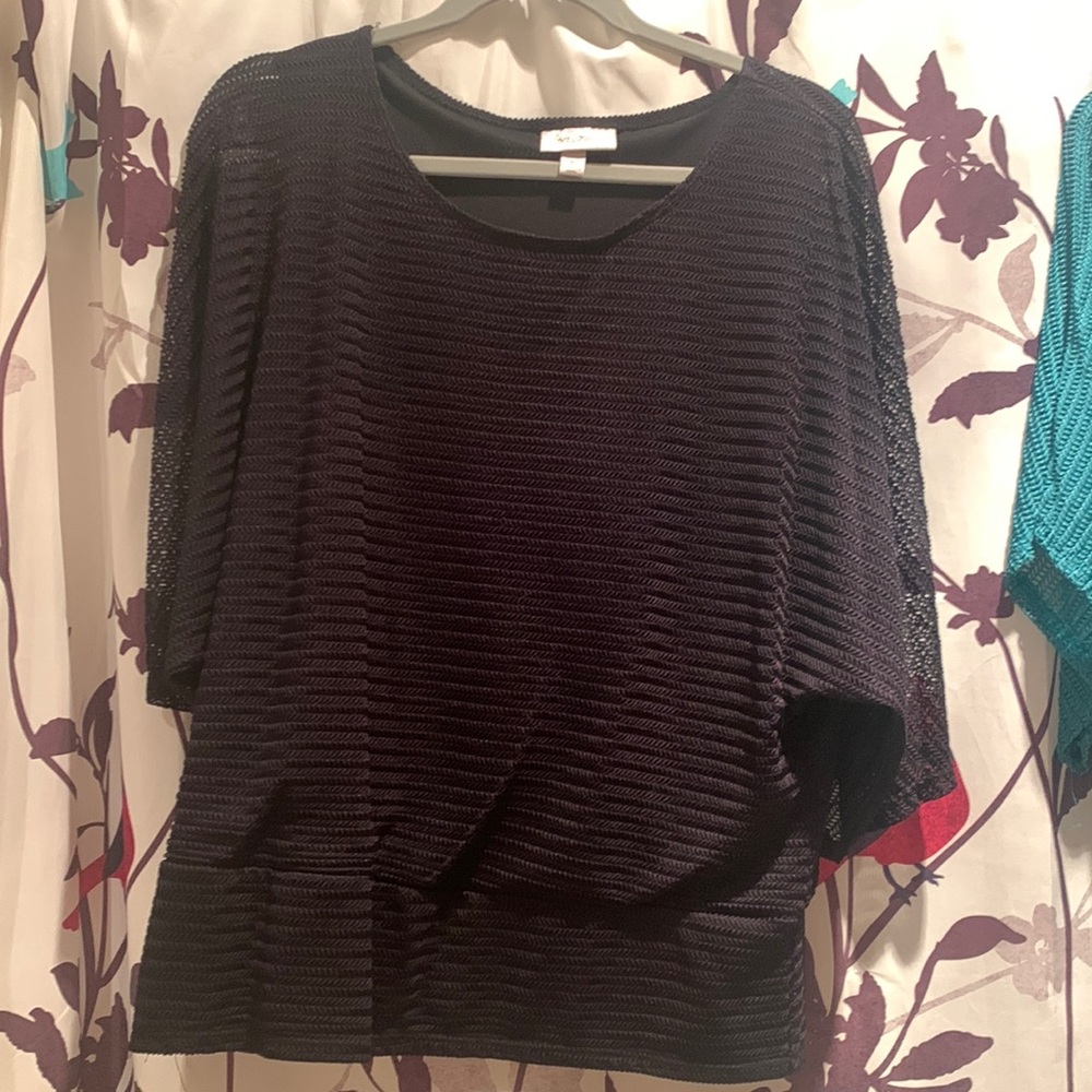 Black 3/4 sleeve shirt